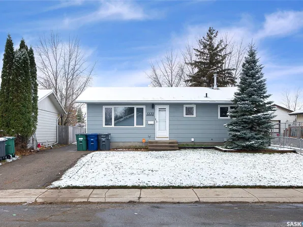 609 Douglas Crescent, Saskatoon, SK S7L 4T8