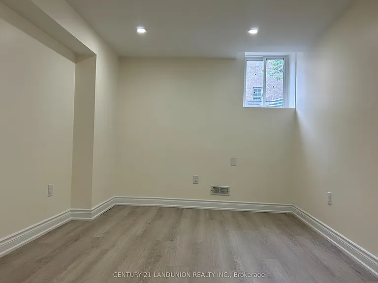 2238 Gladacres Ln — Photo 33