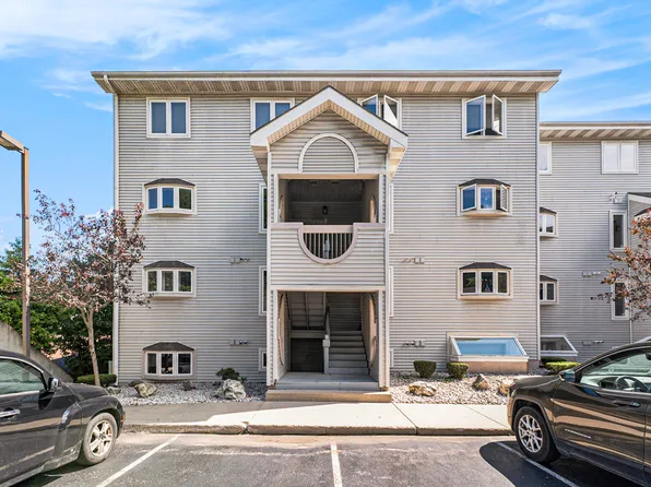 315 5th Ave APT 23, Manistee, MI 49660