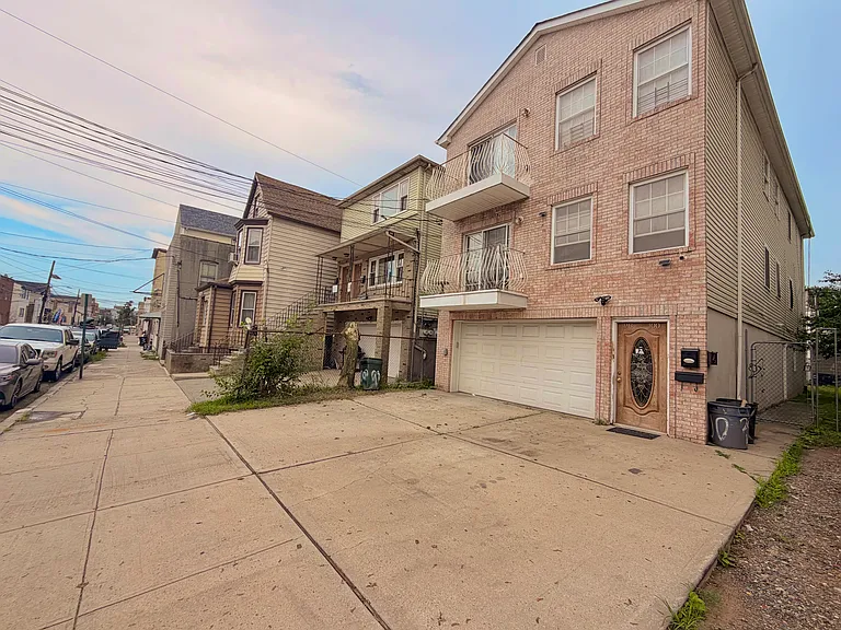 Front View/ W 20th Street Bayonne NJ