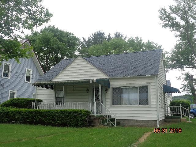 2nd image of 102 5th St