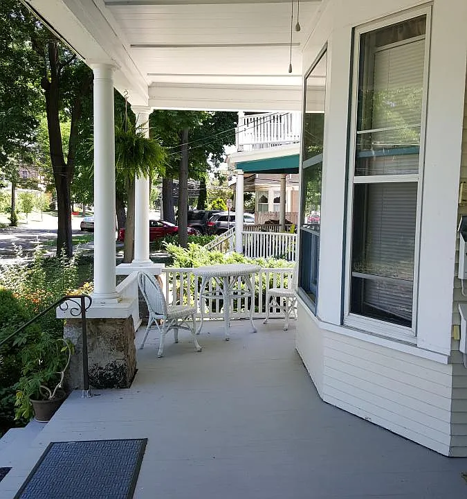 416 Crescent St NE #7