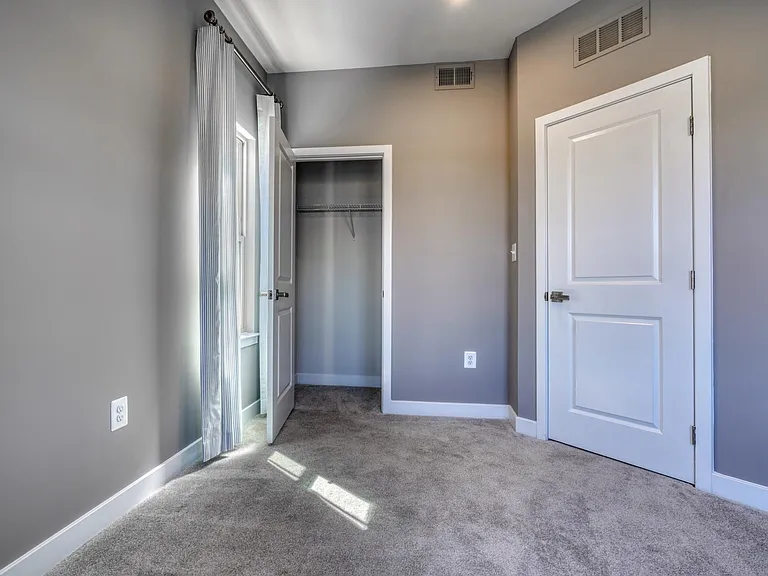6100 Northwest Dr #1 — Photo 32