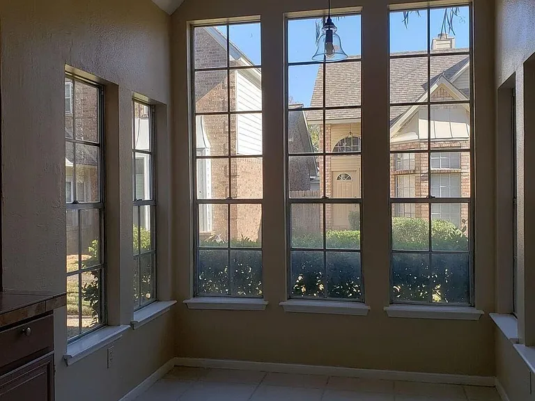 6649 Queensclub Dr — Photo 9