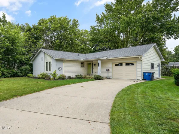 1037 Westbrook Dr, Perrysburg, OH 43551