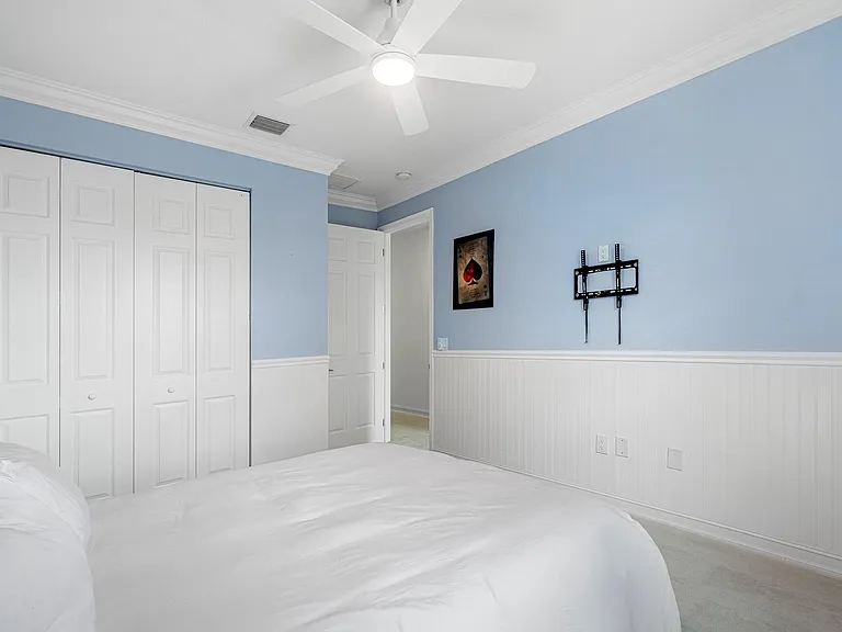 8300 Calabria Lakes Dr — Photo 36