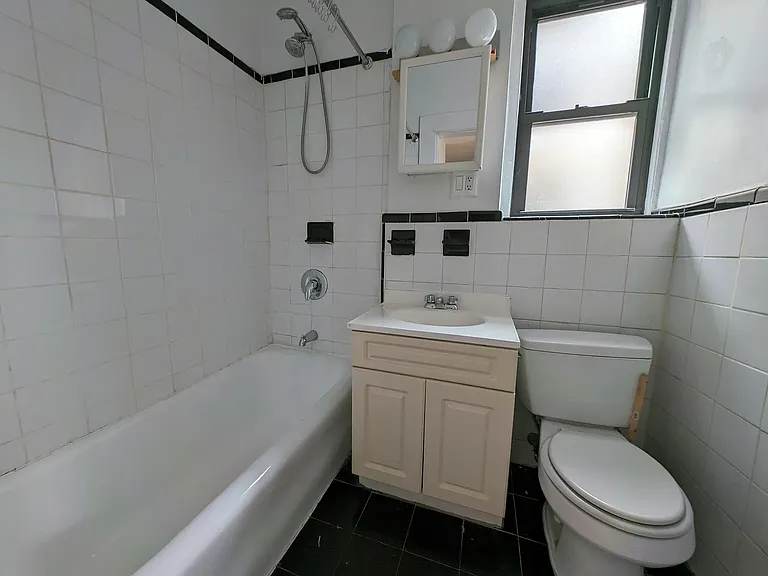 464 Clinton Ave #5J — Photo 6