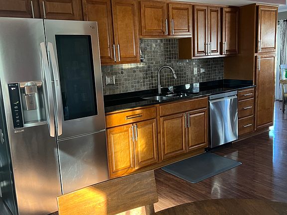 5th image of 195 Kingston Ln