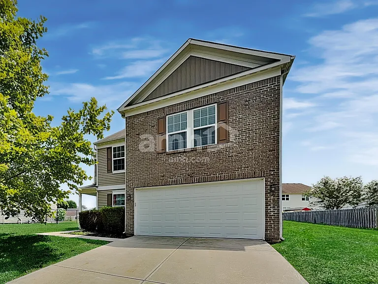1127 Fiesta Dr — Photo 1