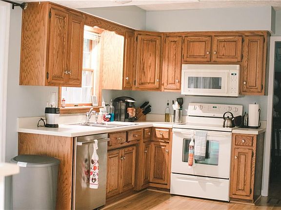 2nd image of 141 Twinbrook Pl