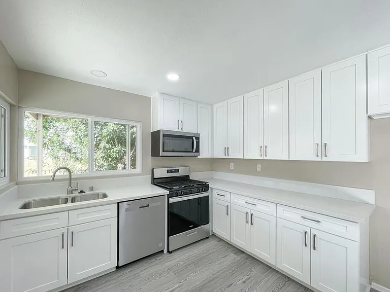 44555 Benald St — Photo 2