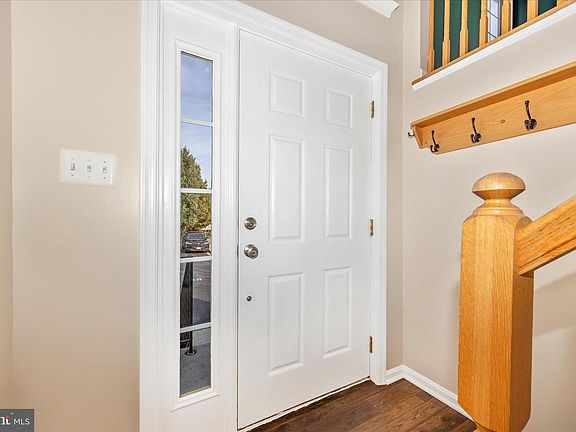 3rd image of 100 Green Fern Cir