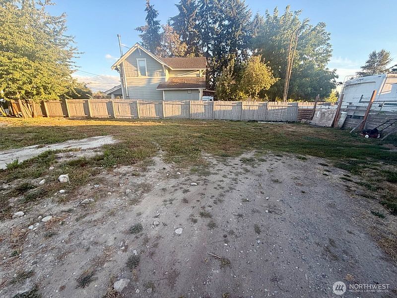 2nd image of 9602 Waller Road E