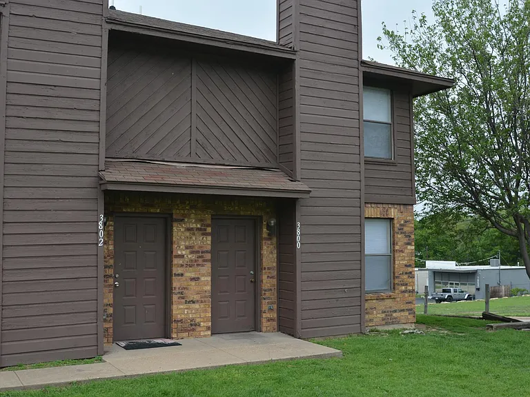 3800 Coates Cir — Photo 11