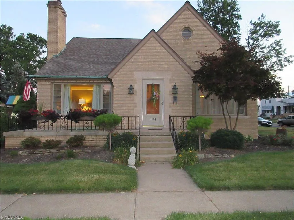 1124 Erie Blvd photo 1
