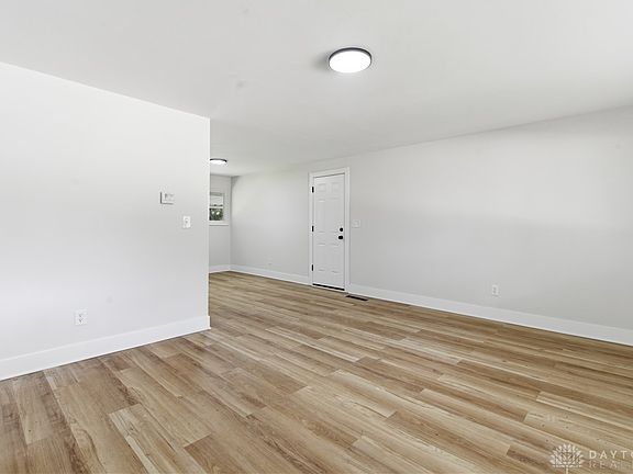 3rd image of 4731 Powell Rd