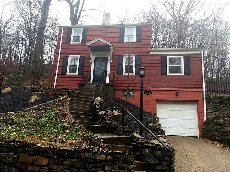 212 Valley Dr photo 1
