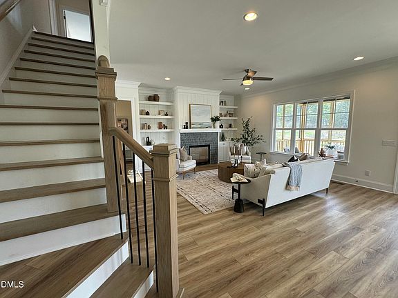 5th image of 1065 Azalea Garden Cir