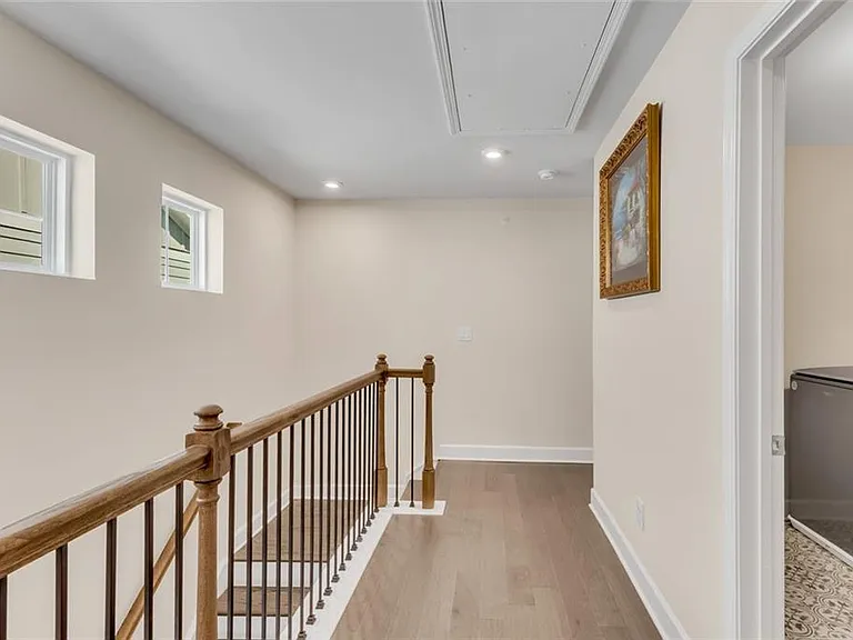 624 Spadina Rd — Photo 18