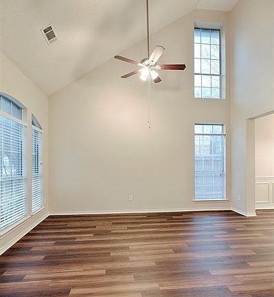 5th image of 555 Dove Creek Pl