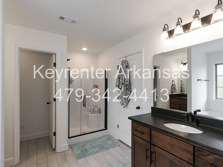 1605 Emma St — Photo 10