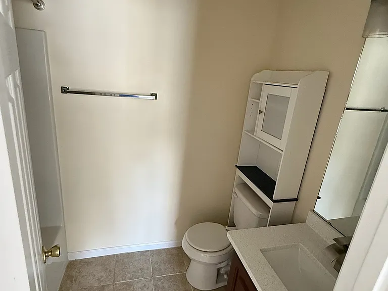 33 Cheltenham Dr — Photo 15