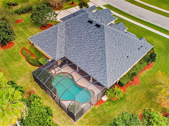 3rd image of 926 Versailles Ct