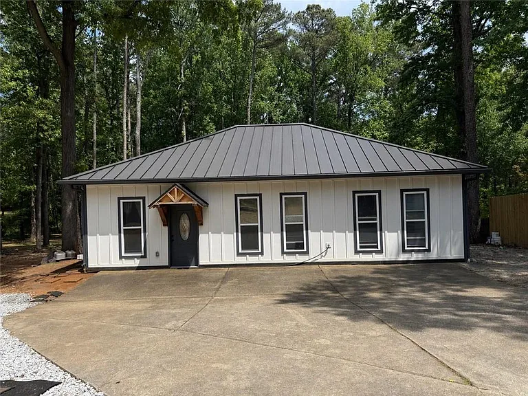 2540 Old Peachtree Rd — Photo 1