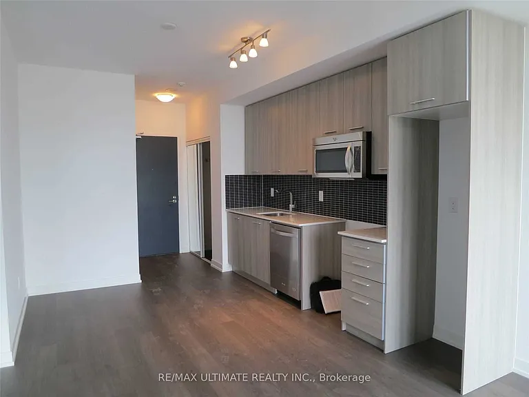 105 George St #815 — Photo 2