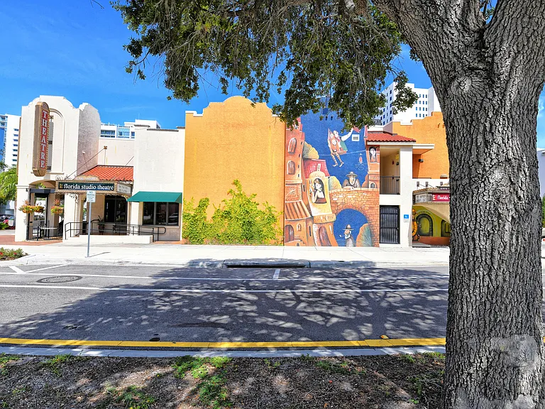 2741 Temple St — Photo 47