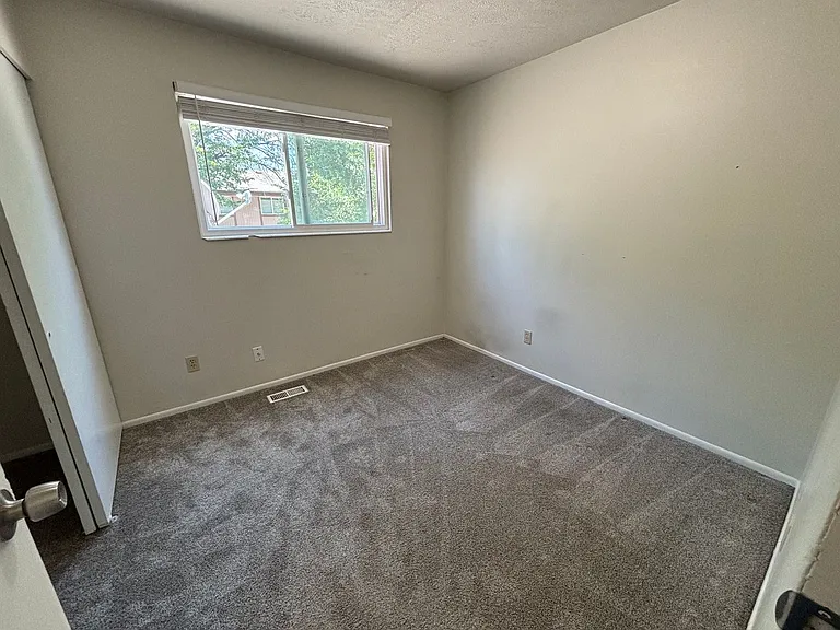 1815 E Vine St — Photo 9