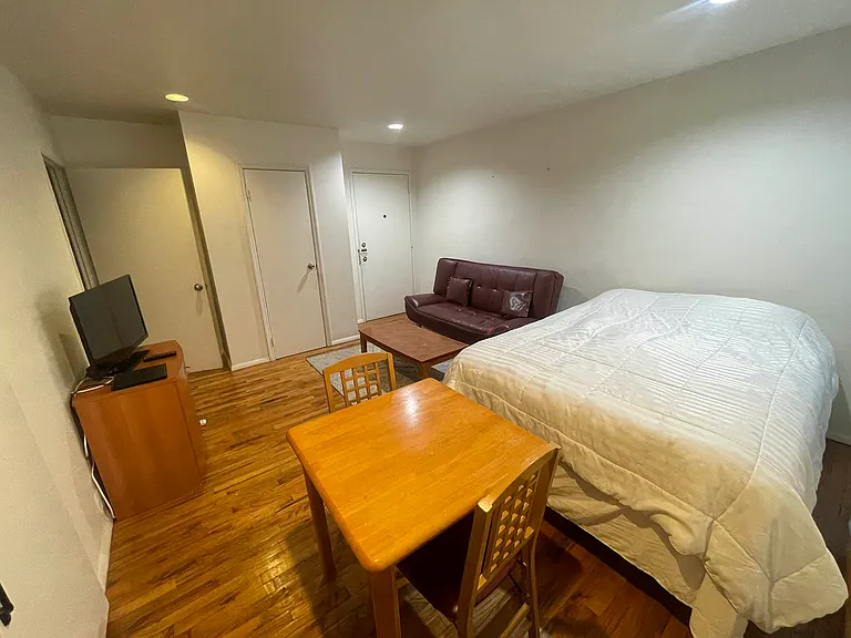 348 E 49th St #4E — Photo 5
