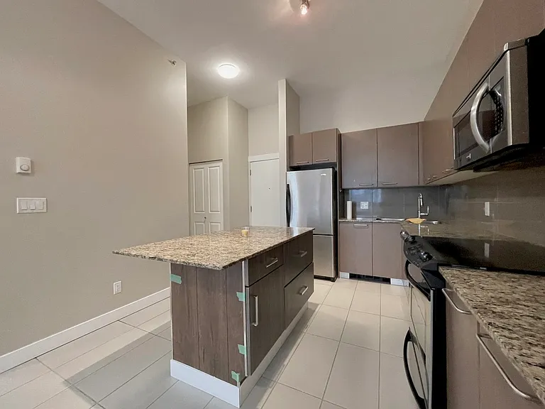 10822 City Pkwy #406 — Photo 5