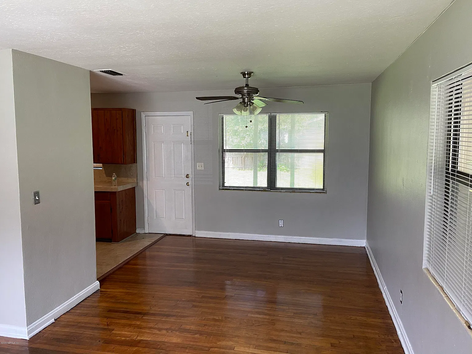 3 bed, 1.0 bath, 1060 sqft, $1,250 — Photo 3