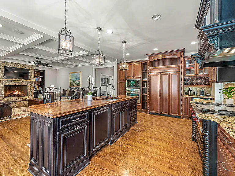 405 Pondview Ct — Photo 6
