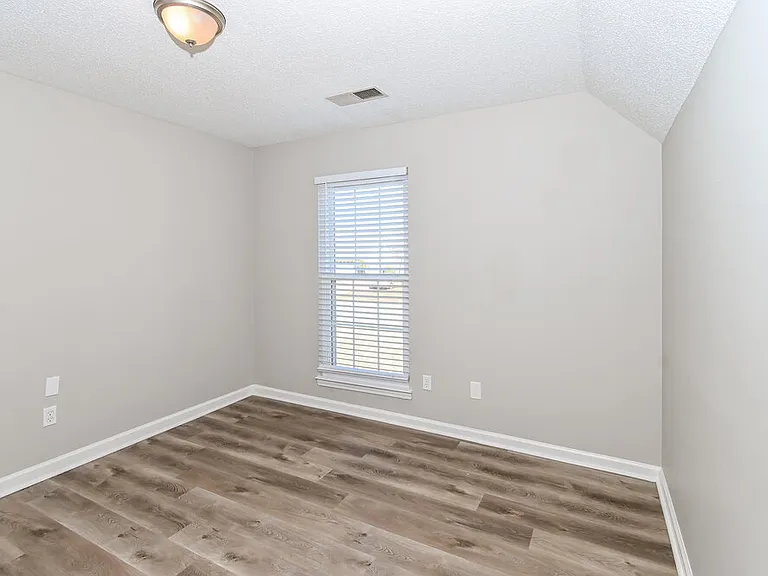 1950 Pecan Ln N — Photo 13
