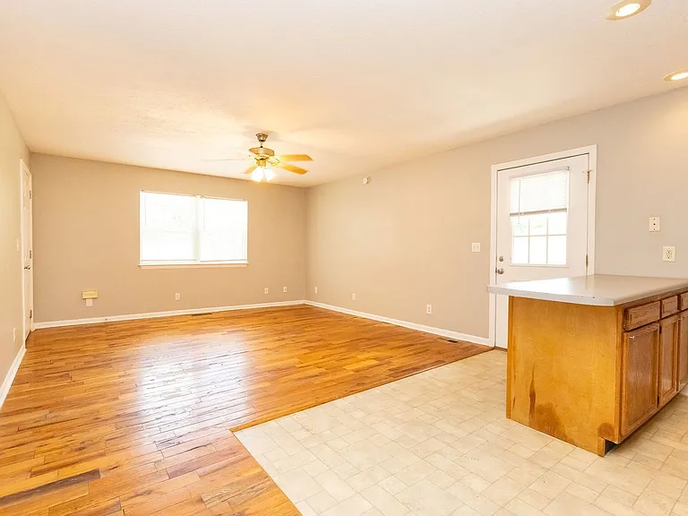 402 Hall St #A — Photo 6
