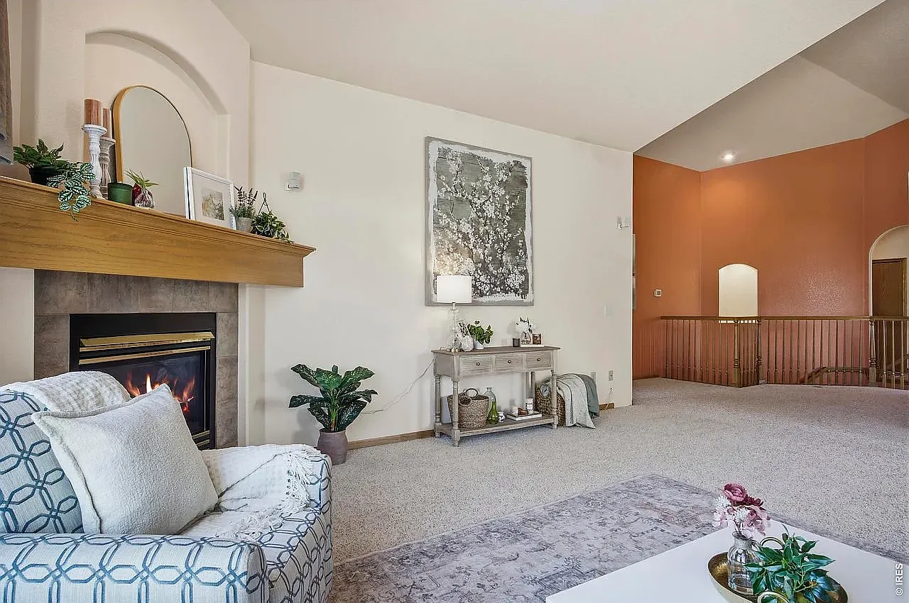 510 Lakeside Pl — Photo 2