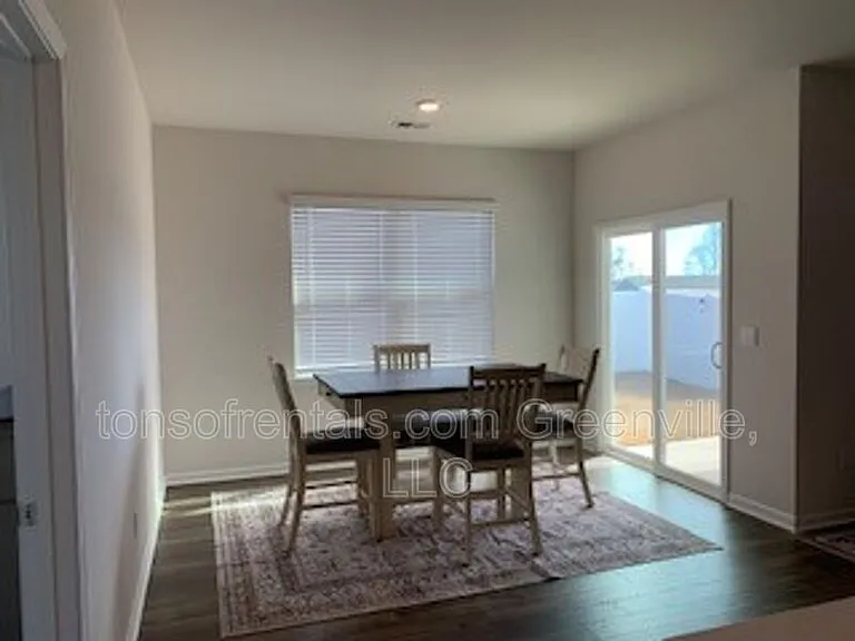 938 Pineland Dr — Photo 5