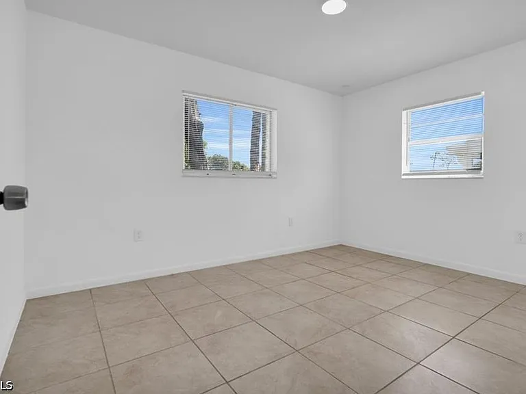 5534 7th Ave — Photo 11