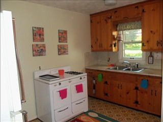 5th image of 394 Bradford Dr