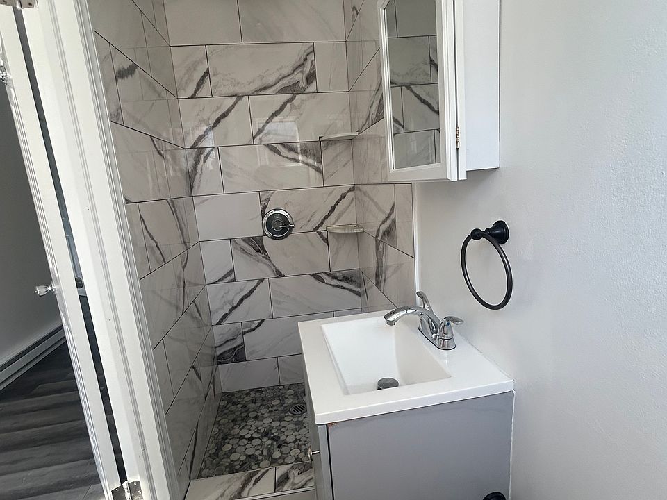 2nd image of 131 Hudson St #1