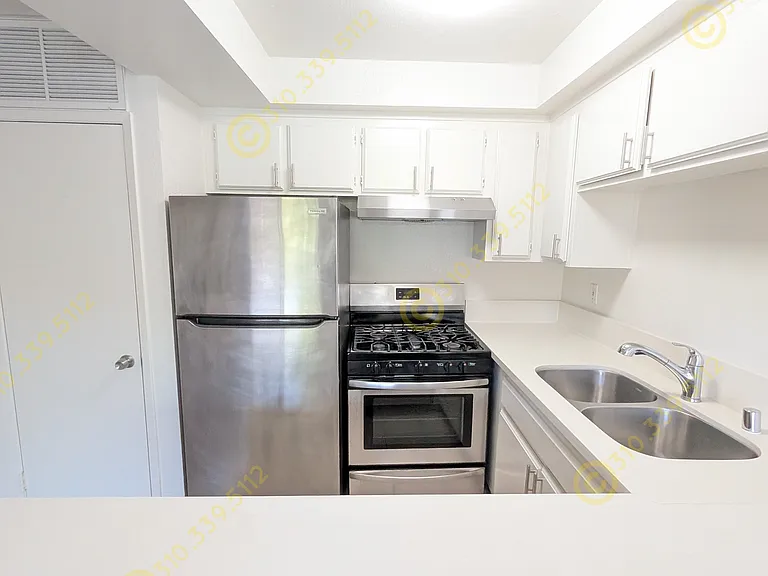 10758 Lawler St #3 — Photo 28