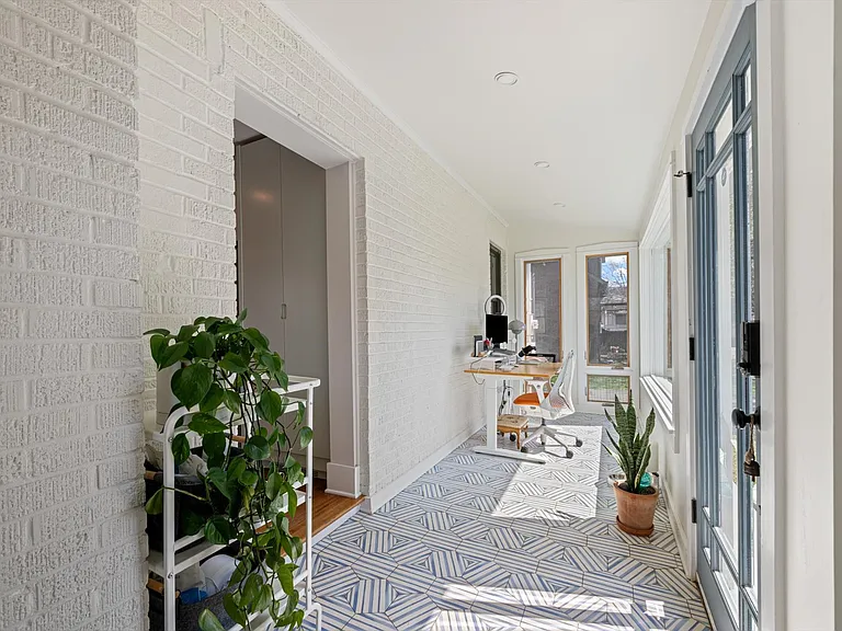 207 Morton Ave — Photo 12