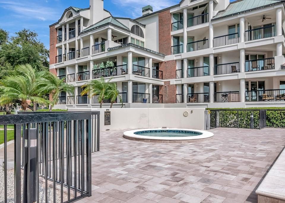 1st image of 933 Seddon Cove Way