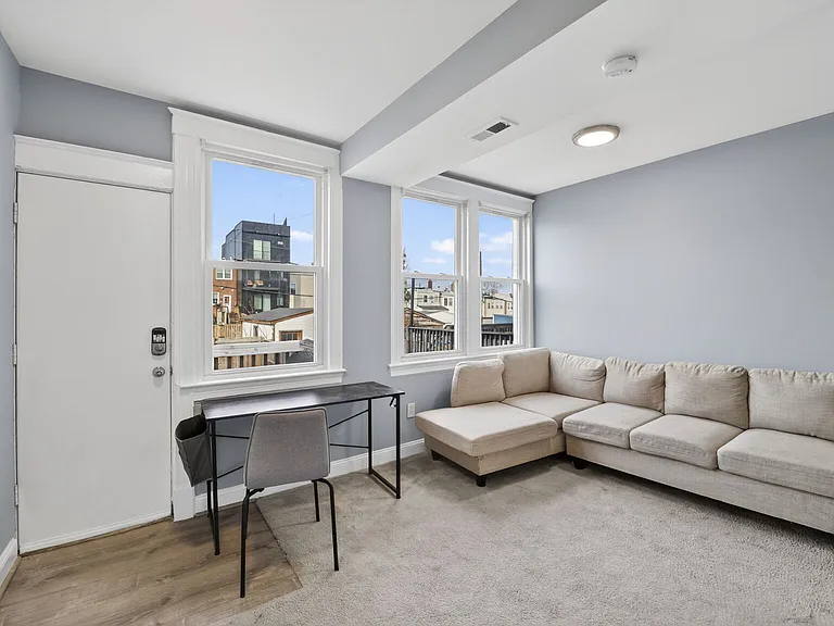 632 Franklin St NE — Photo 5