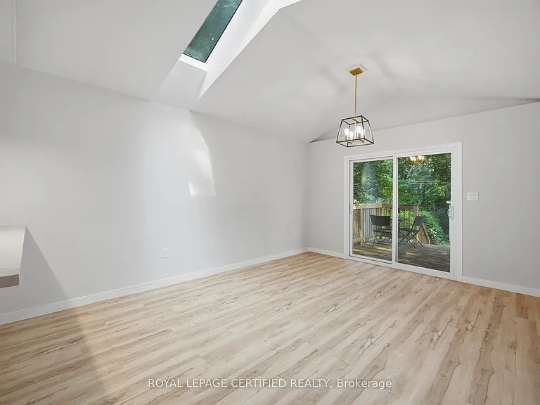 5759 Robinson St — Photo 21