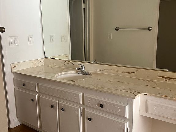 5th image of 5320 Zelzah Ave APT 301