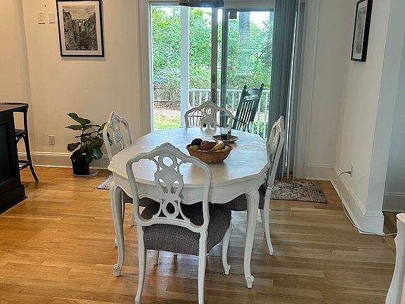 Dining area, sliding glass doors leading to covered back porch