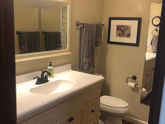 Main bathroom 